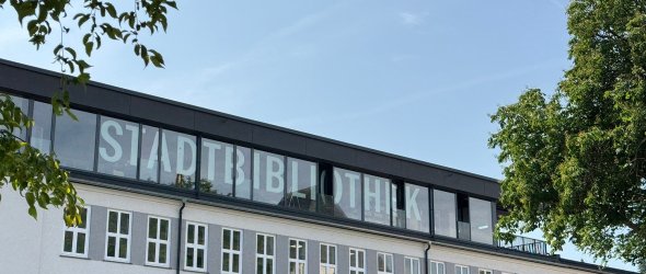 Mit großen Buchstaben macht die Stadtbibliothek Schleiden künftig auf sich aufmerksam. Mit großen Buchstaben macht die Stadtbibliothek Schleiden künftig auf sich aufmerksam.