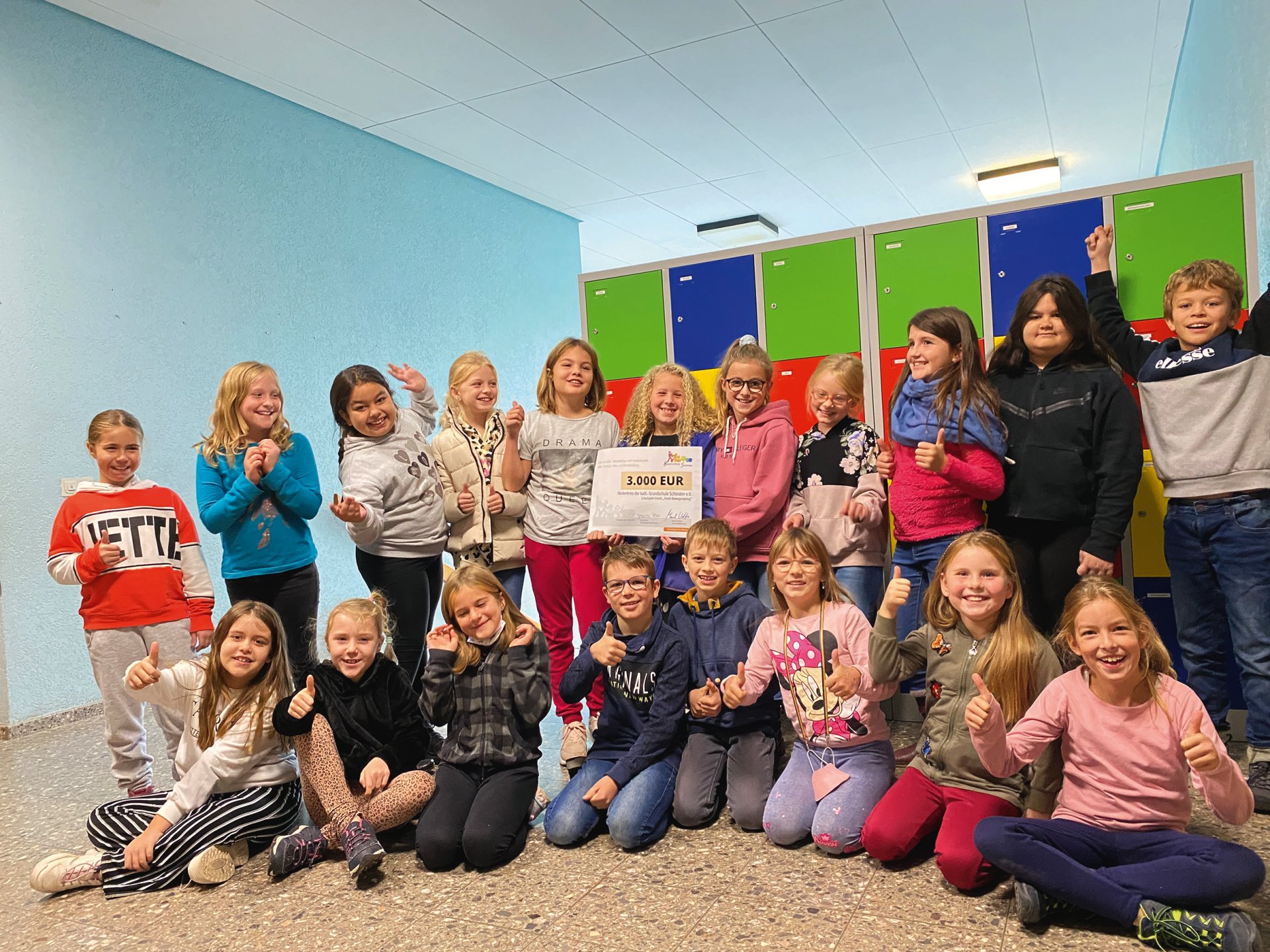 Freuen sich auf jede Menge Spaß und Bewegung beim TRIXITT Schulsport-Event am 3. Mai 2023: Die Schüler:innen der Grundschule Schleiden.