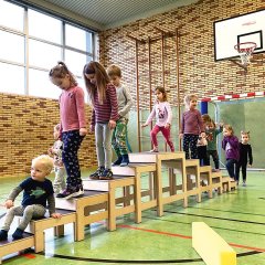 Die Kinder-Turngruppe nahm das neue Spielgerät direkt begeistert in Beschlag.