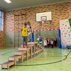 Die Kinder-Turngruppe nahm das neue Spielgerät direkt begeistert in Beschlag.