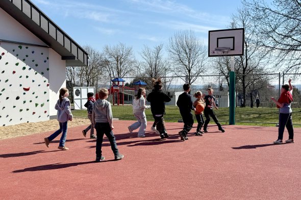 Das neue Basketballfeld an der Grundschule Dreiborn sorgt künftig in den Pausen für Bewegung, Spiel und Spaß! Das neue Basketballfeld an der Grundschule Dreiborn sorgt künftig in den Pausen für Bewegung, Spiel und Spaß!
