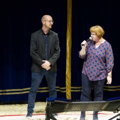 Zirkusprojekt der Grundschule Schleiden - Bürgermeister Ingo Pfennings mit Schulleiterin Irene Königsfeld.