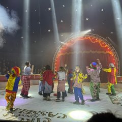 Vorhang auf und Manege frei! Schülerinnen und Schüler der Grundschule Schleiden probten eine Woche lang für eine große Zirkusshow.