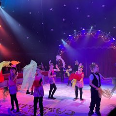 Vorhang auf und Manege frei! Schülerinnen und Schüler der Grundschule Schleiden probten eine Woche lang für eine große Zirkusshow.