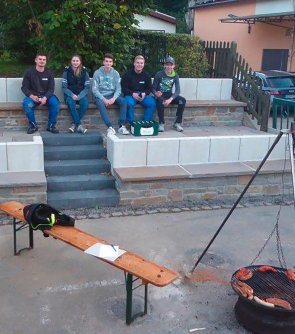 Sanierung des Dorfplatzes in Harperscheid - Gruppenbild Helfer.