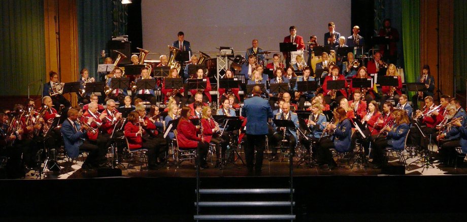 Gemeinschaftskonzert mit vier Blasorchestern der Stadt Schleiden: Bergmusikanten Ettelscheid, Concordia Dreiborn, Musikverein Schöneseiffen und der Verein „Eifelklänge“ aus Herhahn/Morsbach.