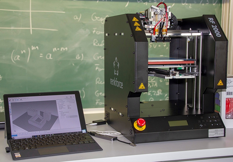 Mit Hilfe der Bürgerstiftung Schleiden wurden ein moderner 3D-Drucker und die notwendigen Verbrauchsmaterialien beschafft 