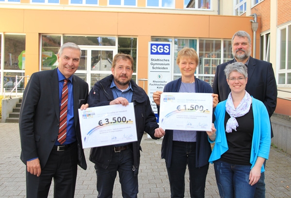 v.l.n.r.: Udo Meister (Vorstandsvorsitzender Bürgerstiftung), Ludger Sauer (Vorsitzender Förderverein Sleidania), Jana Schmidt (Schriftführerin), Georg Jöbkes (Schulleiter SGS), Marion Lenzen (Kassiererin)