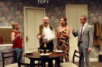 Szenenbild des Grenzlandtheaters Aachen aus dem Stück "Die Studentin und Monsieur Henri" Szenenbild des Grenzlandtheaters Aachen aus dem Stück "Die Studentin und Monsieur Henri"