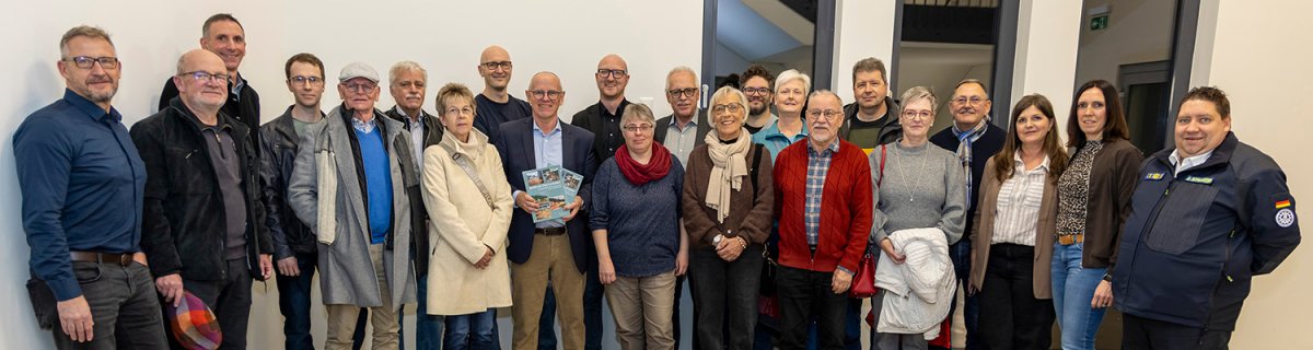 Zahlreiche Bürgerinnen und Bürger, die ihre Fotos für den Bildband zur Verfügung gestellt hatten, waren zur Buchvorstellung in die Stadtbibliothek Schleiden gekommen.