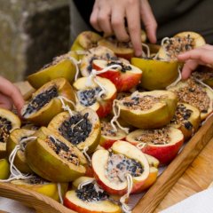 Die Klasse 7a zauberte in ihrer Schulküche neben Apfelmuffins und -brot auch ein „Vogelbuffet“