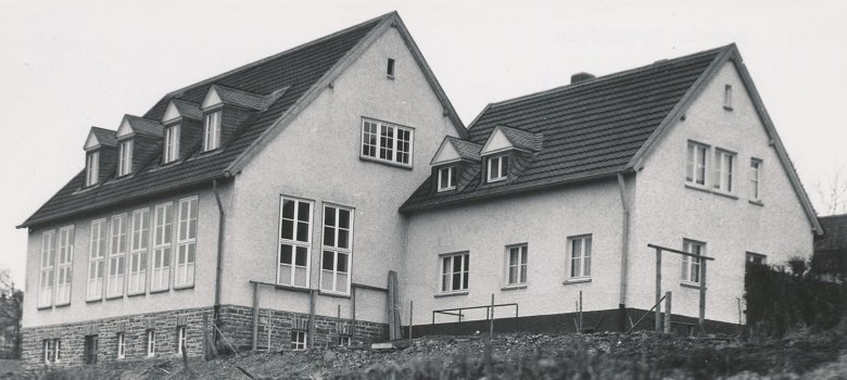 Bronsfeld Volksschule mit Lehrerdienstwohnung 1956