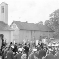 SA Schleiden, Bildsammlung: Am 17. Oktober 1965 segnete Domkapitular Dechant Walter Neujean die von Kirchenarchitekt Norbert Hieronymi aus Bonn geplante Kapelle. 