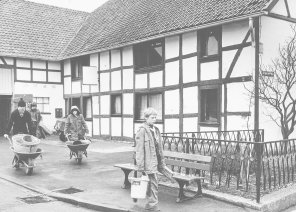 SA Schleiden, Bildsammlung: Die Pfadfinder vom Gau Rheinland übernahmen den Umbau des Hauses selbst. 