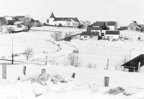  Im Januar 1981 zeigt sich Harperscheid im Winterkleid. Schnee ist mittlerweile selbst im Schleidener Höhengebiet ein seltener Gast geworden… (Foto: Elvira Hilgers/SA Schleiden, Bildsammlung)