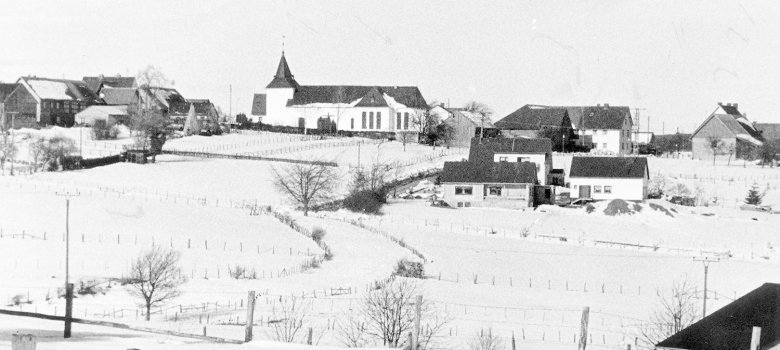  Im Januar 1981 zeigt sich Harperscheid im Winterkleid. Schnee ist mittlerweile selbst im Schleidener Höhengebiet ein seltener Gast geworden… (Foto: Elvira Hilgers/SA Schleiden, Bildsammlung)