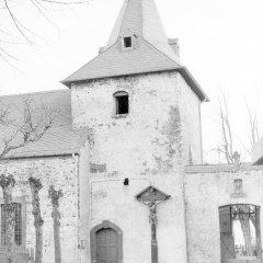 Während die hier um 1969 abgebildete katholische Pfarrkirche St. Donatus erhalten bleiben soll, steht die evangelische Kirche zum Verkauf. Sie wurde am 5. Januar 2020 zeremoniell entwidmet. (Foto: Heinz Naumann/SA Schleiden, Bildsammlung)