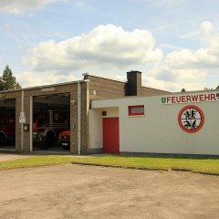 Die Freiwillige Feuerwehr wurde im Zeitfenster 1931/1932 aus der Taufe gehoben, das erste Gerätehaus („Spritzehüüsje“) befand sich hinter der damaligen Schule. 1975 fusionierten die Löschgruppen Harperscheid und Schöneseiffen. Im selben Jahr wurde das noch heute genutzte Feuerwehrgerätehaus an der Hauptdurchfahrtsstraße Richtung Schöneseiffen in Betrieb genommen.