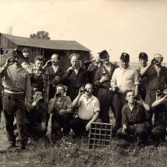 Freiwillige Feuerwehr Morsbach beim Durststillen nach vermutlich gelungener Löschübung. (Foto: Walter Sistig / Sammlung H. Wollgarten und F.A. Heinen)