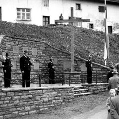 Einweihung des Kriegerdenkmals Nierfeld im Jahre 1958. Aus dem Besitz von Norbert Toporowsky aus der Fotosammlung H. Wollgarten und F.A. Heinen.