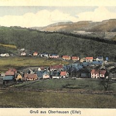 Eine handkolorierte Ansichtskarte des spätindustriellen Eifeldorfes Oberhausen. (Foto: Stadtarchiv)