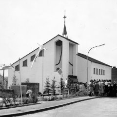 Am 1. Mai 1968 wurde die von dem Bonner Architekten Norbert Hieronymi konzipierte Maria-Hilf-Kapelle feierlich eingeweiht. (Foto: Stadtarchiv Schleiden)
