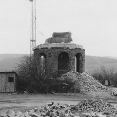 Instandsetzung des Kreiskriegerehrenmals „Tempelchen“ auf dem Ohligsköpfchen, November 1967. (Foto: Stadtarchiv Schleiden)