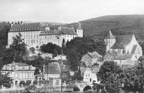 Und Schlossblick, die Dritte: Das Bild entstand um 1928, links im Vordergrund ist das frühere Schleidener Rathaus zu sehen. (Foto: Stadtarchiv)