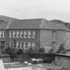 Der erste Bauabschnitt des Neubaus für das im Krieg zerstörte Städtische Gymnasium. (Foto: Stadtarchiv)