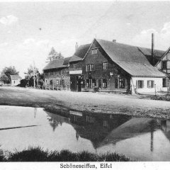 Ein anderes Ansichtskartenmotiv aus Schöneseiffen aus der Zeit vor dem Erstem Weltkrieg bis zur Machtergreifung durch die NSDAP. (Foto: Fotosammlung H. Wollgarten/F.A. Heinen)