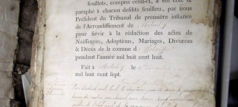 Standesamtsbuch Wollseifen. Zustand vor Entschimmelung und Restaurierung im Jahr 2012 Standesamtsbuch Wollseifen. Zustand vor Entschimmelung und Restaurierung im Jahr 2012