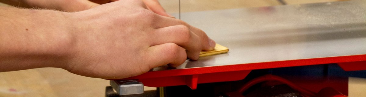 Eine der neuen Dekupiersägen im Einsatz