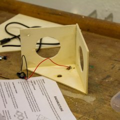 Ein Projekt der Technik-AG ist die Herstellung von Lautsprecherboxen 