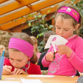 Basteln im Kinderraum des Nationalpark-Tors Gemünd Basteln im Kinderraum des Nationalpark-Tors Gemünd