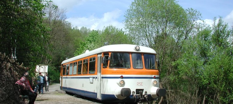 Historischer Schienenbus auf der Oleftalbahn