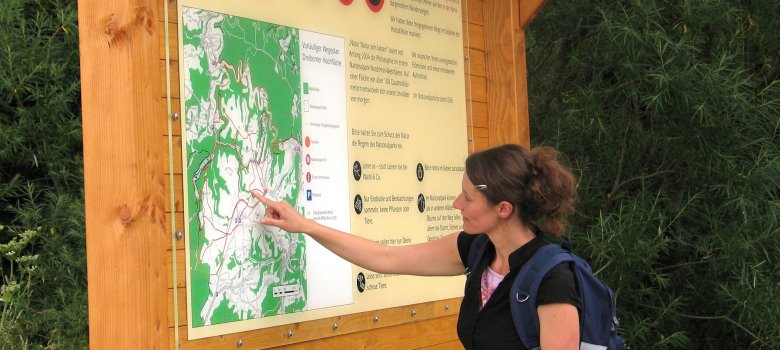 Informationstafel am Eingang des Nationalparks Eifel Informationstafel am Eingang des Nationalparks Eifel