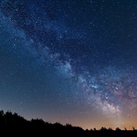 Ein faszinierendes Naturschauspiel: Der Nationalpark Eifel ist einer von wenigen Orten in Deutschland, in dem man die Milchstraße mit bloßen Augen sehen kann. Ein faszinierendes Naturschauspiel: Der Nationalpark Eifel ist einer von wenigen Orten in Deutschland, in dem man die Milchstraße mit bloßen Augen sehen kann.