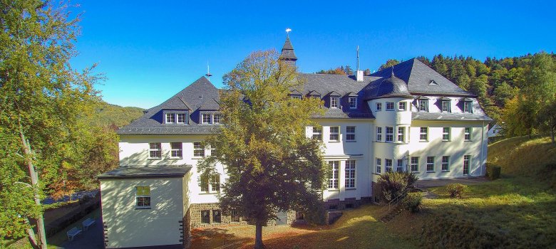 Schleidener Rathaus - Blick vom Rathausgarten Schleidener Rathaus - Blick vom Rathausgarten