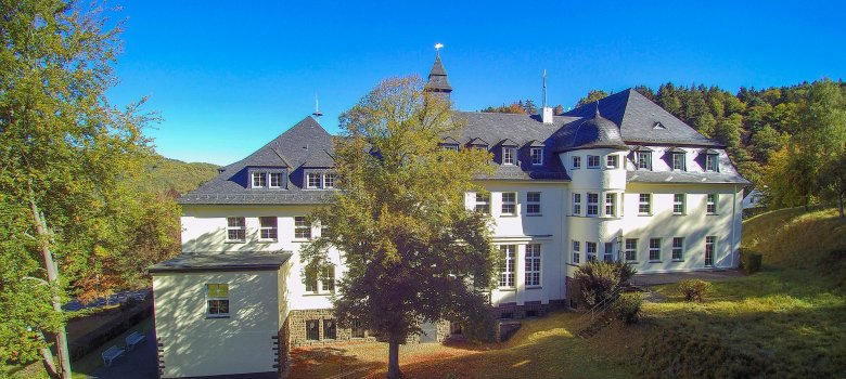 Schleidener Rathaus - Blick vom Rathausgarten