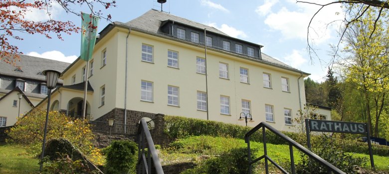 Außenansicht des Schleidener Rathauses von der Blankenheimer Straße