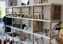 In der Tourist-Information werden neben aktuellen Prospekten der Nordeifel Tourismus GmbH und sämtlichen Informationen über den Nationalpark Eifel auch eine Auswahl an Shopartikeln angeboten. In der Tourist-Information werden neben aktuellen Prospekten der Nordeifel Tourismus GmbH und sämtlichen Informationen über den Nationalpark Eifel auch eine Auswahl an Shopartikeln angeboten.