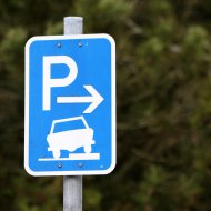 Parken auf dem Gehweg erlaubt Parken auf dem Gehweg erlaubt
