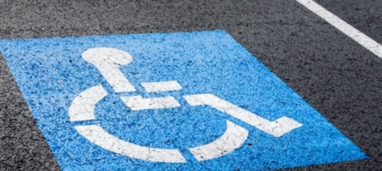 Symbol Schwerbehinderung (Rollstuhl)