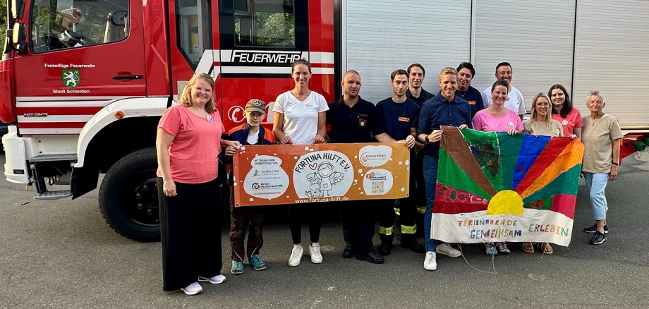 „Tolles Engagement“: Landrat Markus Ramers zeigte sich begeistert von der Initiative der Löschgruppe Dreiborn sowie vom Projekt „Ferienabende gemeinsam erleben“ (in Kooperation mit „Fortuna hilft“).