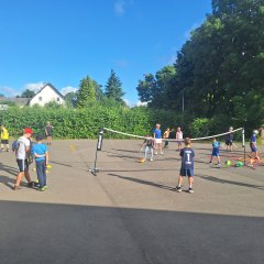 Viele Sportarten wurden ausprobiert, z.B. Tennis. Viele Sportarten wurden ausprobiert, z.B. Tennis.