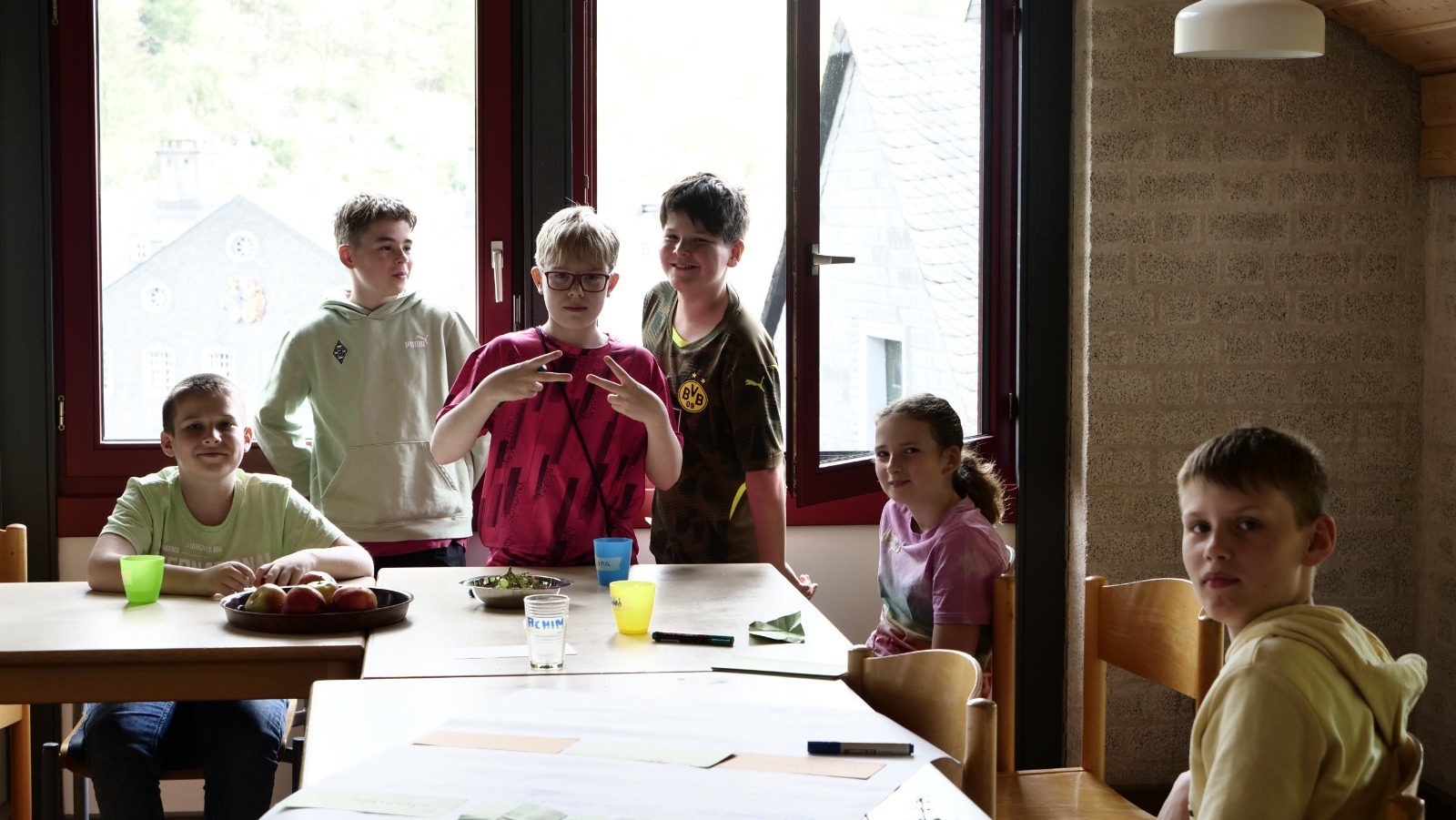 Die jungen SV Mitglieder bei der Arbeit. Die jungen SV Mitglieder bei der Arbeit.