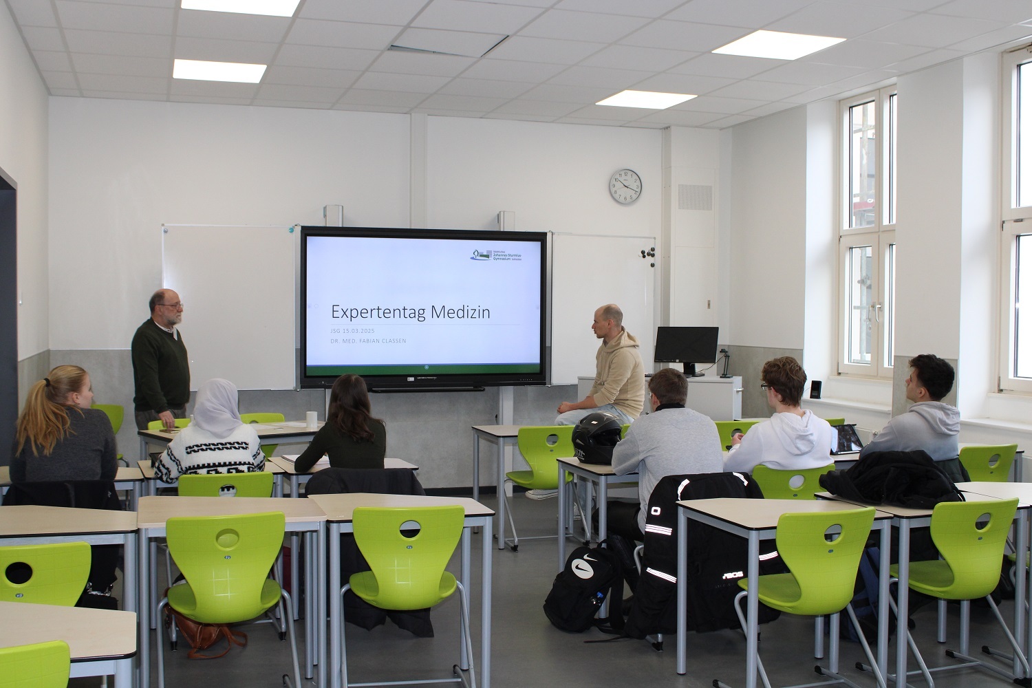 Medizin, vorgestellt im Team durch den Ehemaligen Fabian Claßen und Klaus Morgenschweis als weiteren Experten Medizin, vorgestellt im Team durch den Ehemaligen Fabian Claßen und Klaus Morgenschweis als weiteren Experten