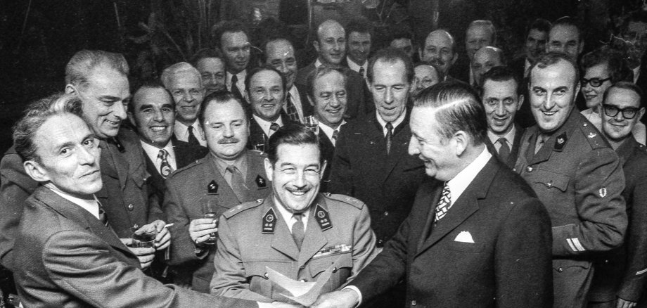 Victor Neels, Kommandant des Truppenübungsplatzes Vogelsang, der sich als Brückenbauer zwischen den Kulturen Europas einen Namen gemacht hat. Victor Neels, Kommandant des Truppenübungsplatzes Vogelsang, der sich als Brückenbauer zwischen den Kulturen Europas einen Namen gemacht hat.