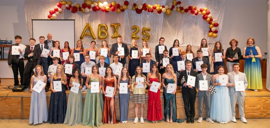 Der Abiturjahrgang 2025 des Städtischen Johannes-Sturmius Gymnasiums Schleiden