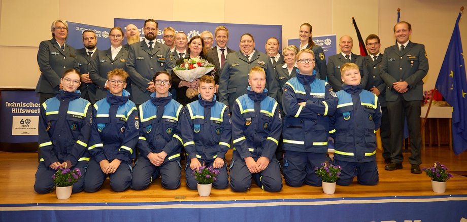 Gruppenbild beim Festakt zum 60-jährigen Bestehen des THW Schleiden. Gruppenbild beim Festakt zum 60-jährigen Bestehen des THW Schleiden.